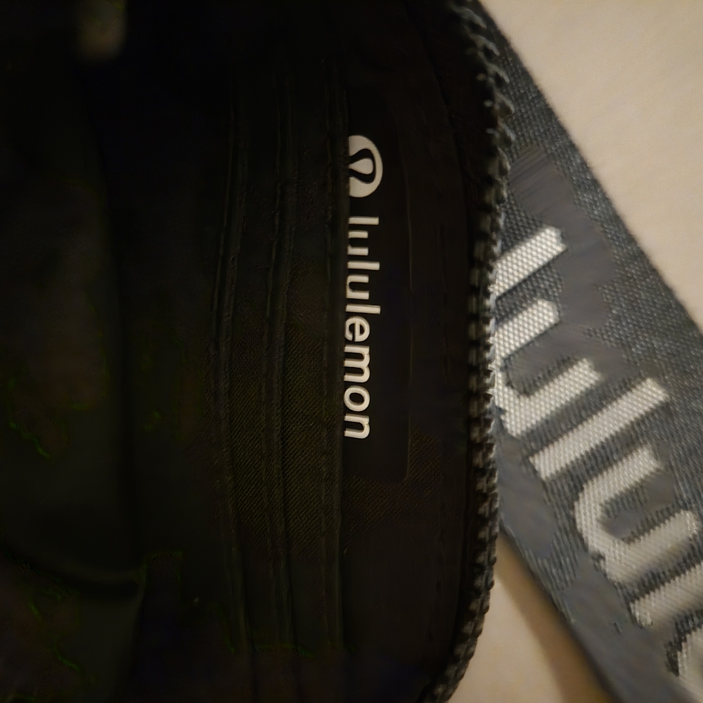 Lululemon Black Zippered Keychain Pouch - Picture 4 of 4